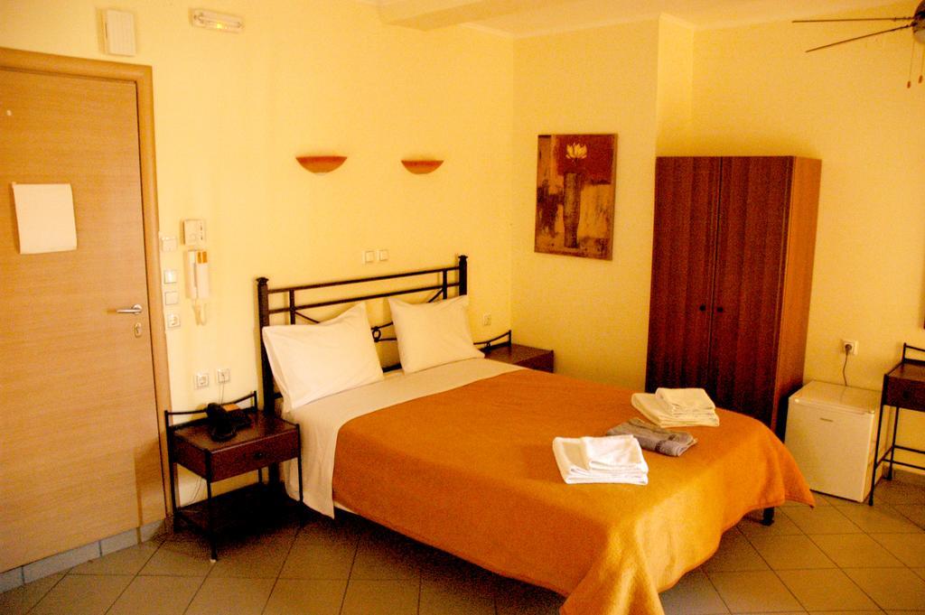 Diana Hotel Makrakomi Exterior photo